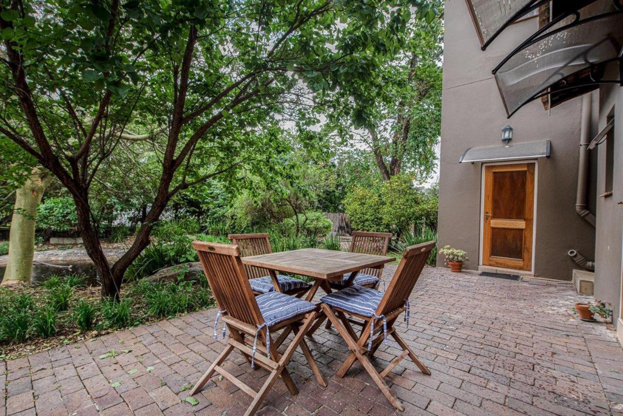 Wild Olive Executive Suite Johannesburg Exterior photo